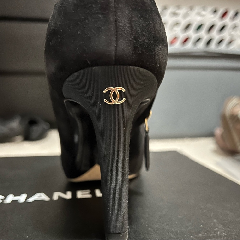 Chanel black suede boots w: box size 8.5 - Picture 8 of 12